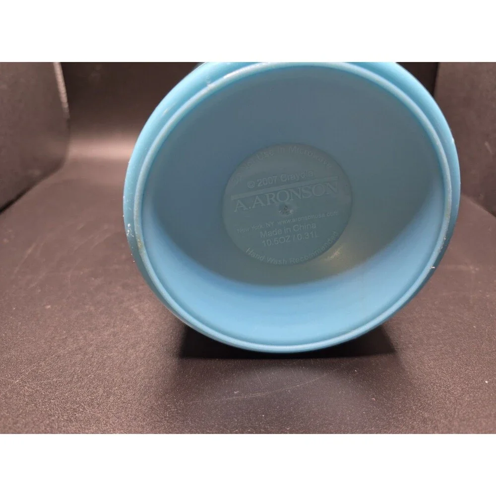 Vintage 2007 Crayola Crayon Shaped Insulated Food Container 10oz/0.3L - Blue